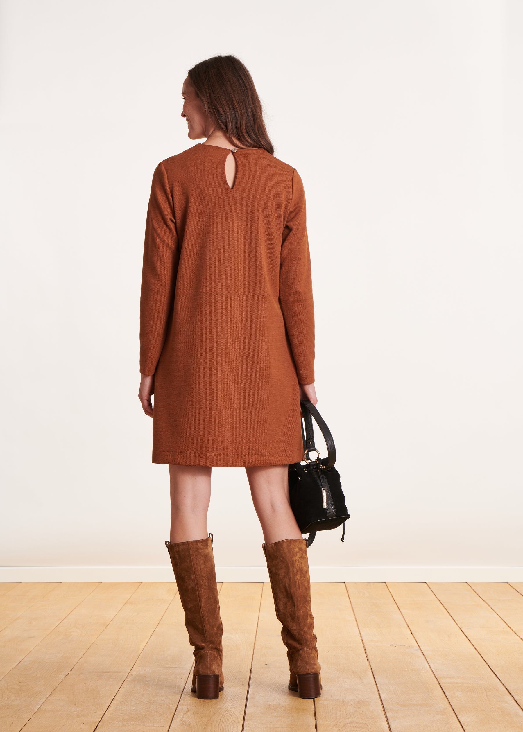 Robe courte terracotta boutonnage épaules