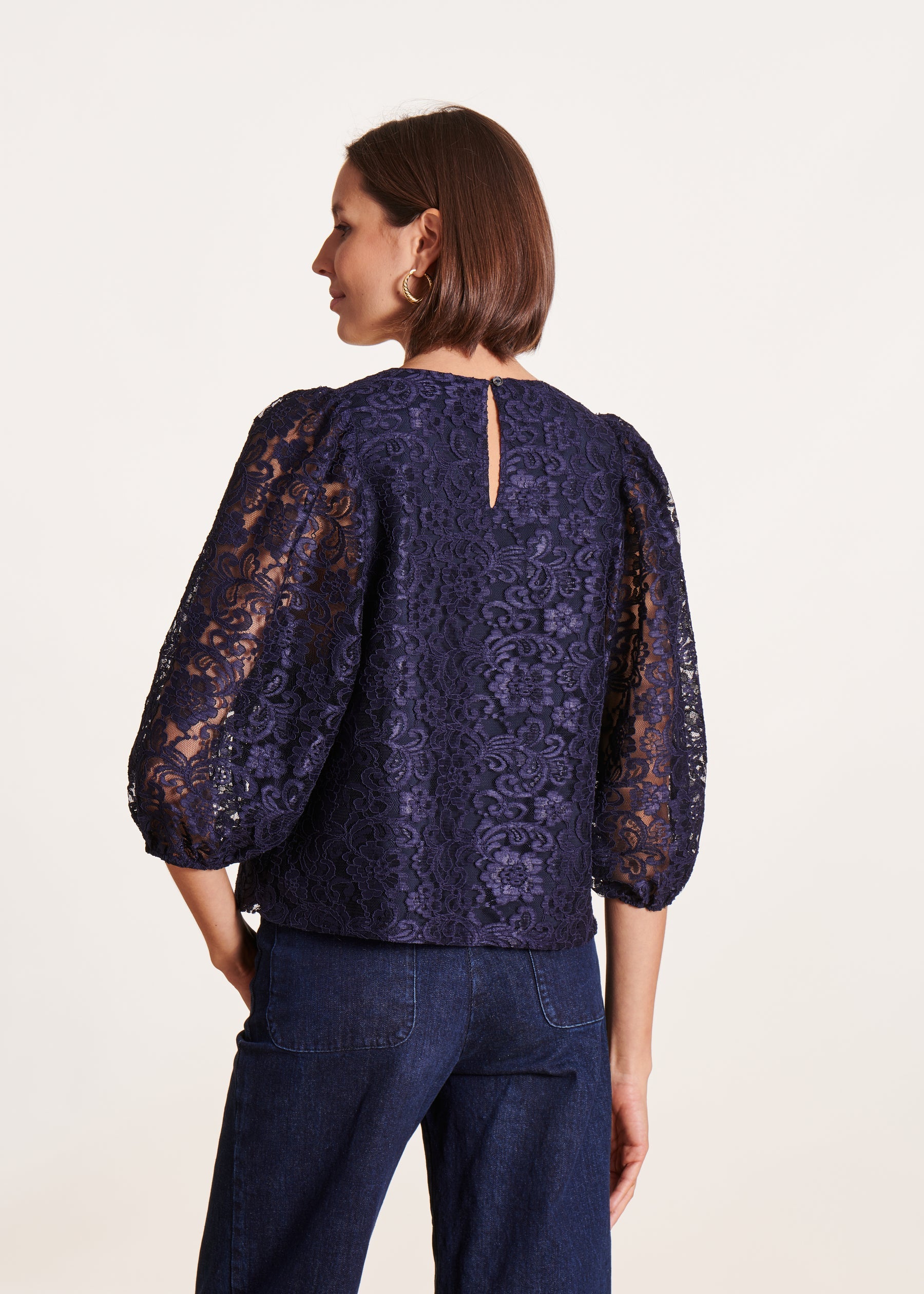 Blouse bleu marine ample en dentelle