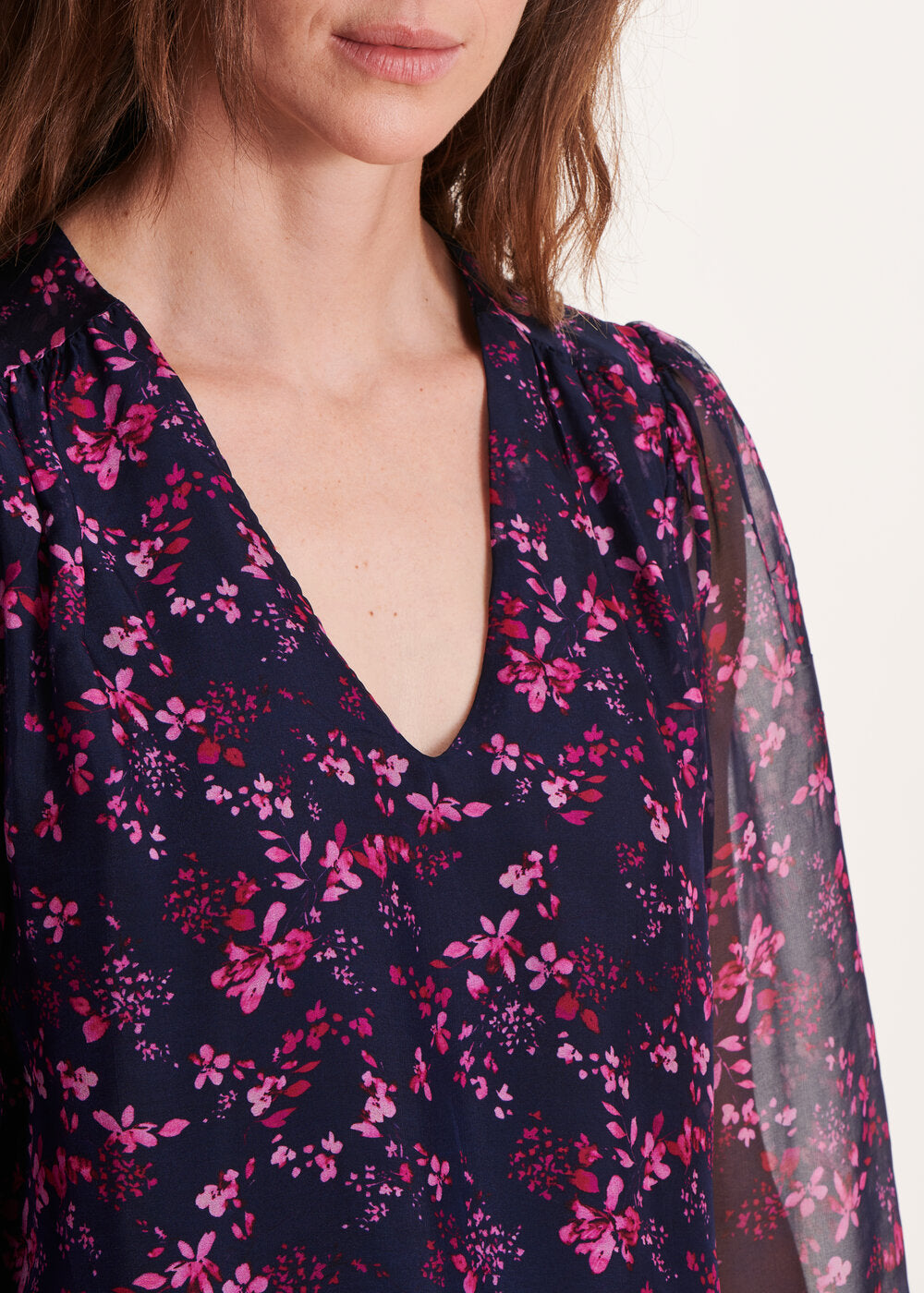 Top en voile à imprimé à fleurs bleu et violet