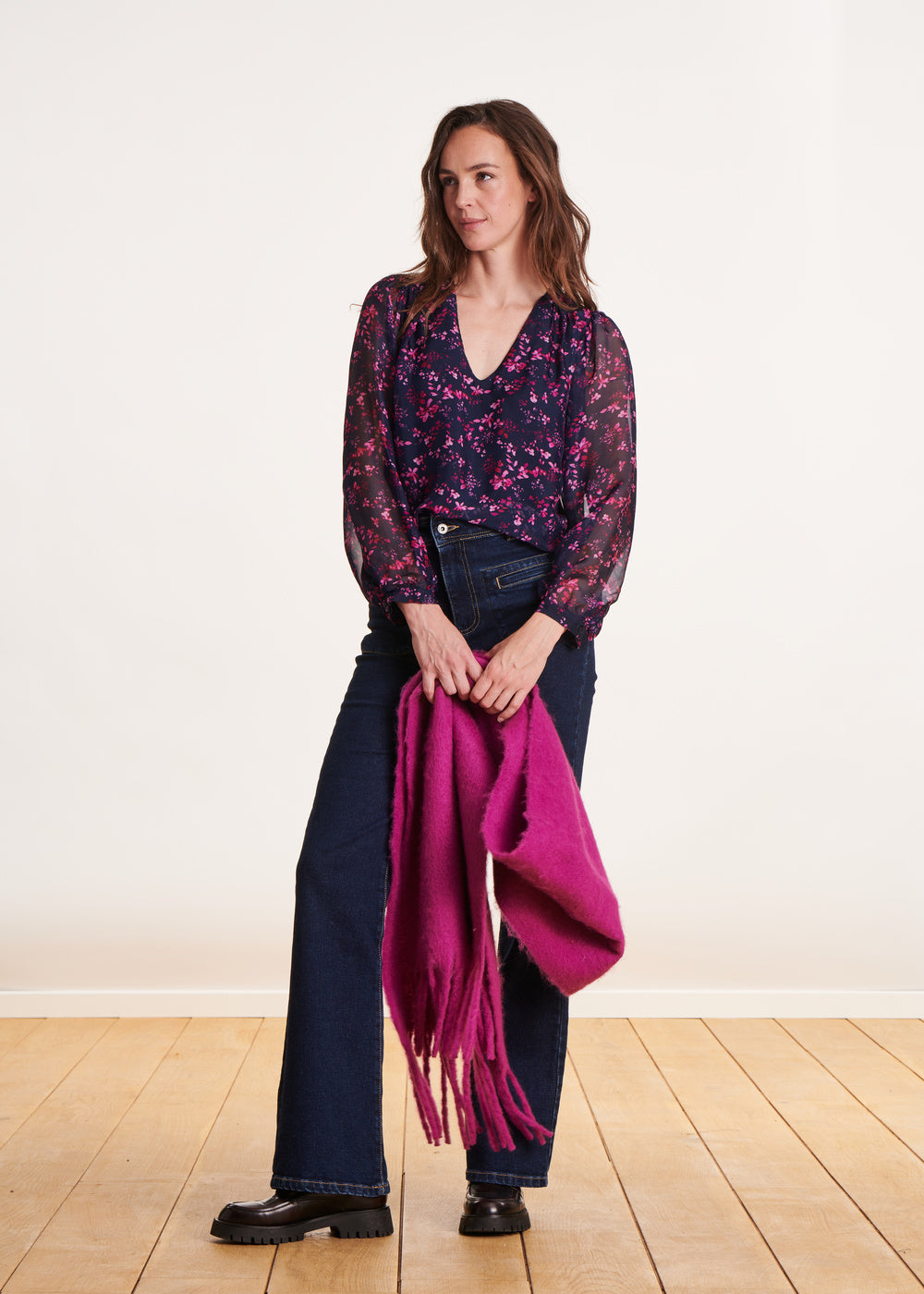 Top en voile à imprimé à fleurs bleu et violet