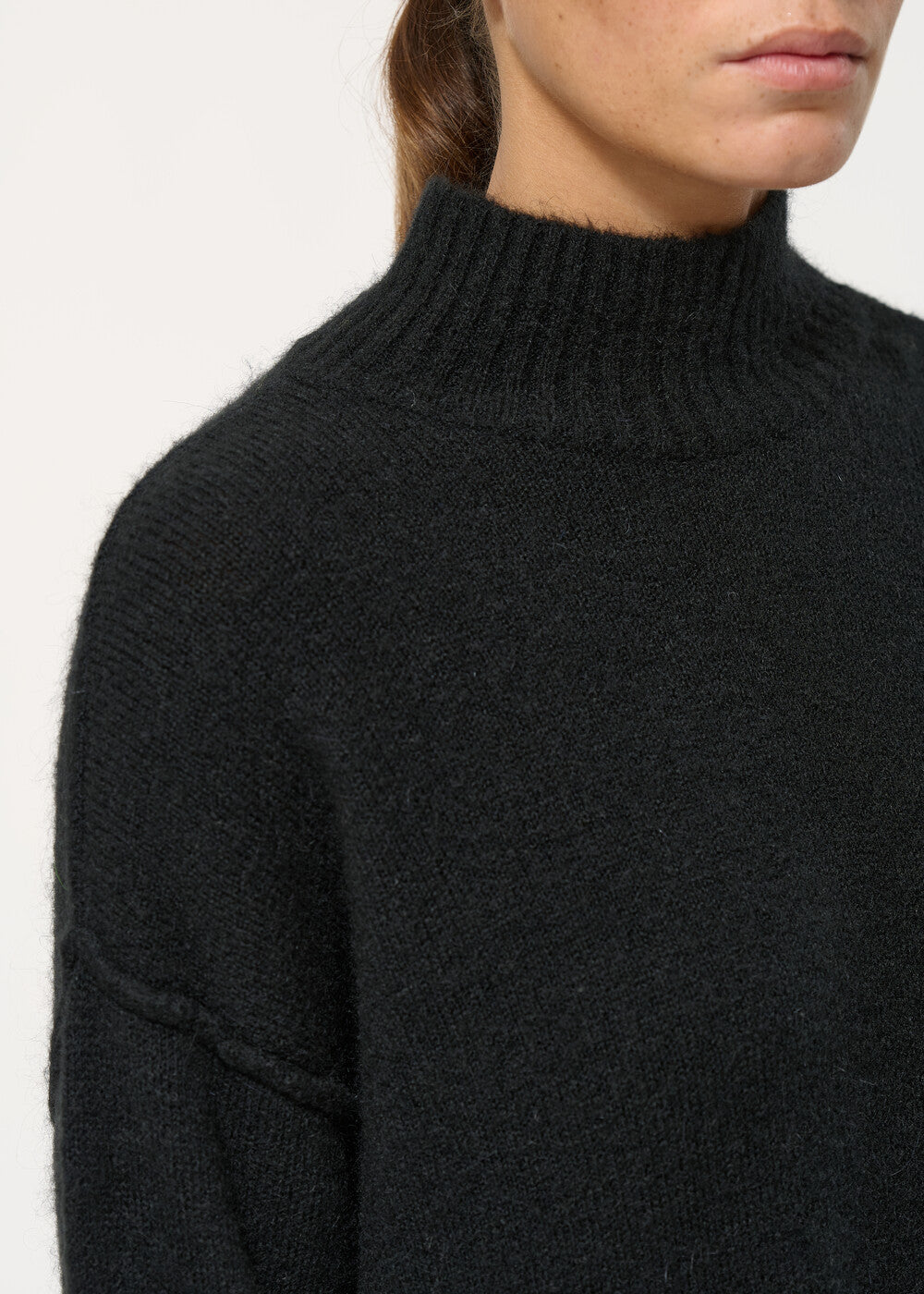 Pull noir oversize col montant en laine et mohair - NOIR#couleur_NOIR