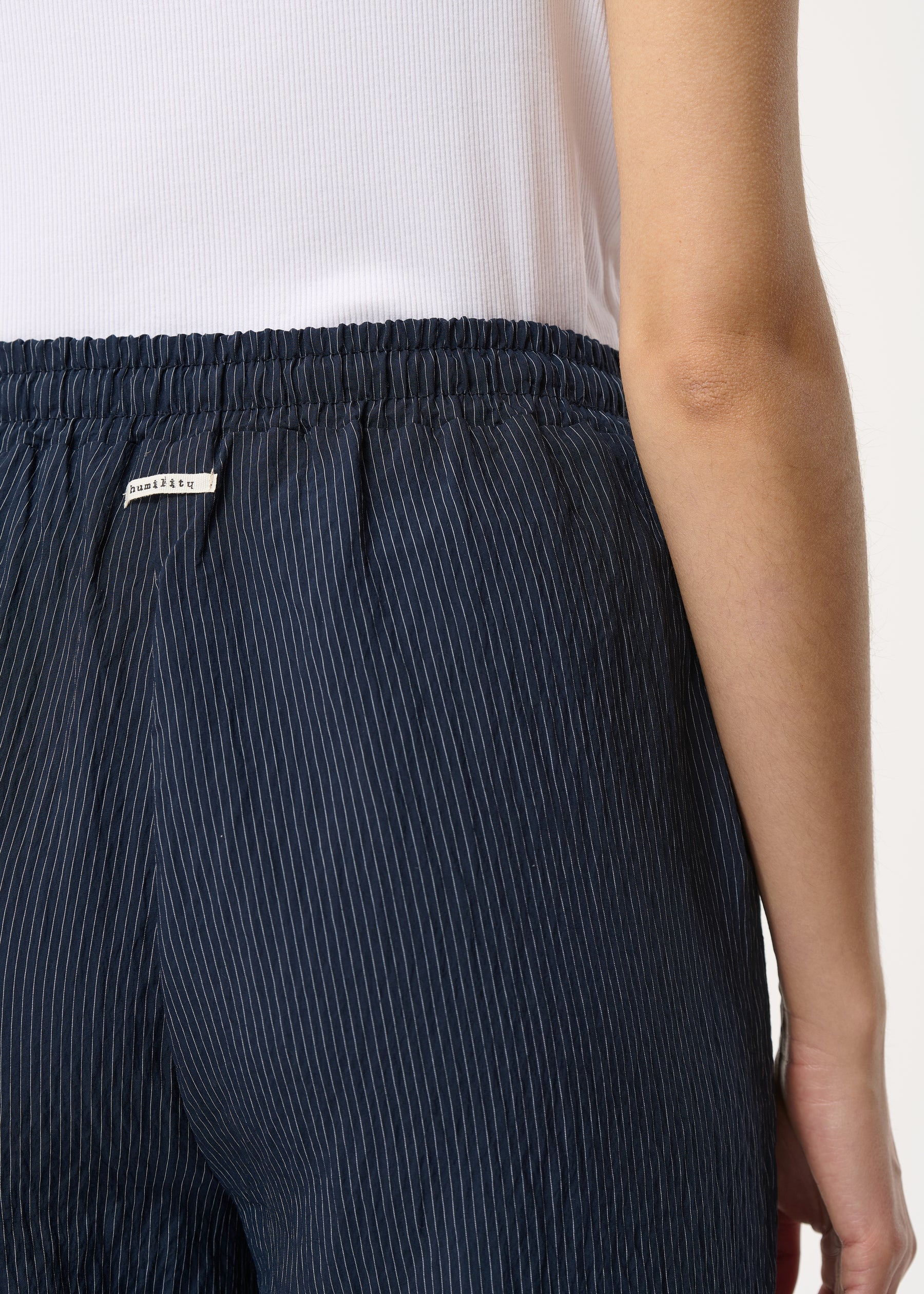 Pantalon bleu marine à fines rayures taille élastiquée - MARINE#couleur_MARINE